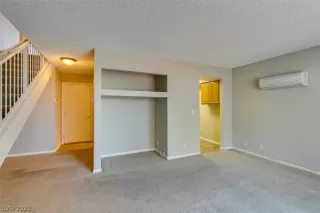 Photo #6: 2299905 Listing