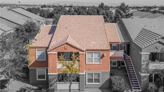 MLS: 2299907 Condo For Sale