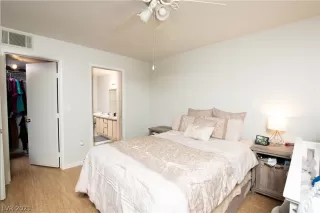 Photo #5: 2299907 Listing