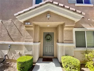 Photo #2: 2299952 Listing