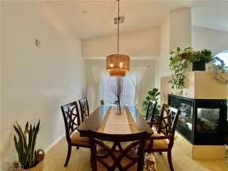 Photo #3: 2299952 Listing