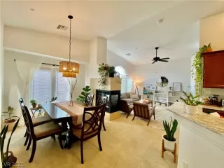 Photo #4: 2299952 Listing