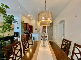 Photo #5: 2299952 Listing