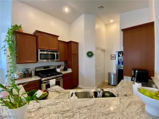 Photo #6: 2299952 Listing