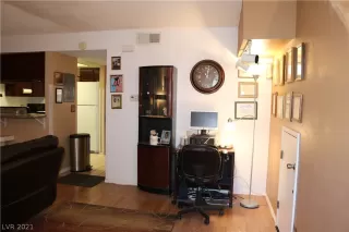 Photo #4: 2299968 Listing