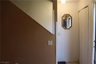 Photo #5: 2299968 Listing