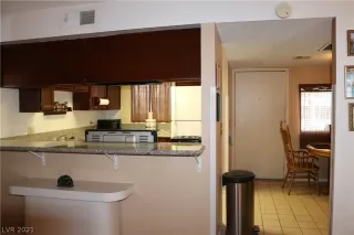 Photo #6: 2299968 Listing