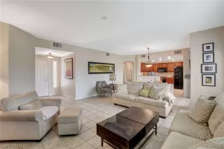 Photo #5: 2299983 Listing 