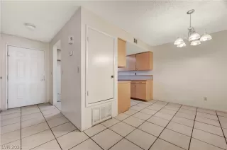 Photo #5: 2299986 Listing 