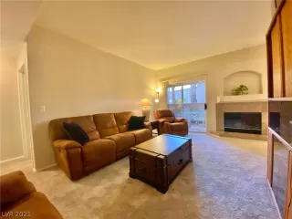 Photo #4: 2299987 Listing