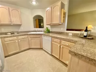 Photo #6: 2299987 Listing