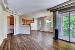 Photo #2: 2299997 Listing