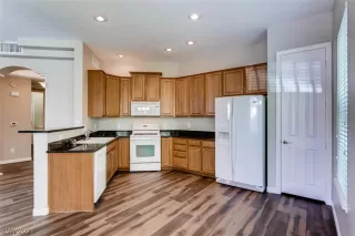 Photo #3: 2299997 Listing