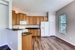 Photo #4: 2299997 Listing