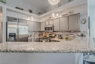 Photo #4: 2300006 Listing