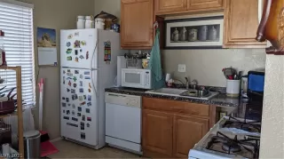 Photo #6: 2300017 Listing 