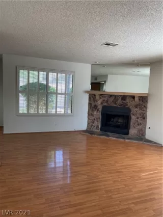 Photo #3: 2300026 Listing