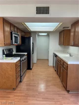 Photo #4: 2300026 Listing