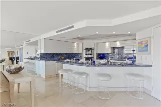 Photo #6: 2300045 Listing 