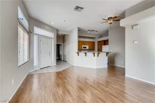 Photo #4: 2300061 Listing 