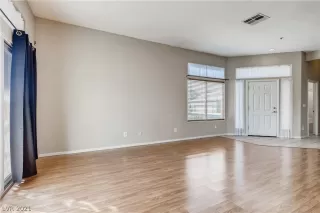 Photo #5: 2300061 Listing 