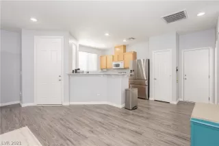 Photo #2: 2300069 Listing