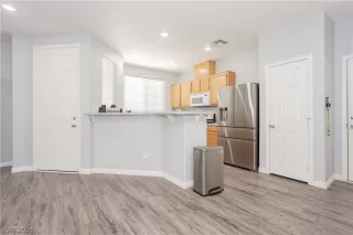 Photo #3: 2300069 Listing