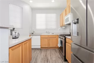 Photo #4: 2300069 Listing