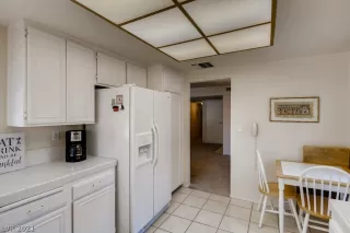 Photo #4: 2300073 Listing 