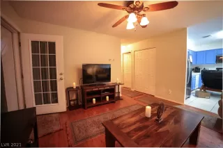 Photo #6: 2300096 Listing