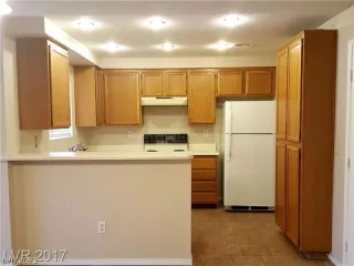 Photo #5: 2300121 Listing