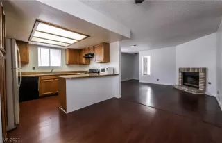 Photo #4: 2300126 Listing