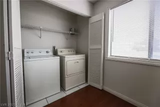 Photo #5: 2300126 Listing