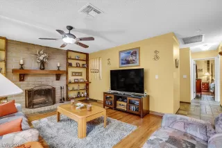 Photo #5: 2300137 Listing