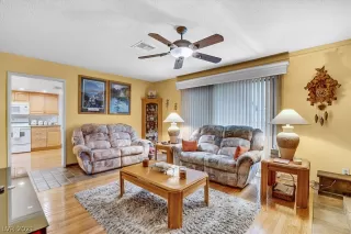 Photo #6: 2300137 Listing