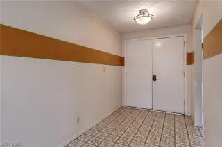 Photo #4: 2300143 Listing