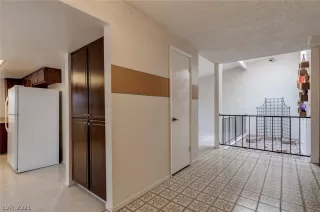 Photo #5: 2300143 Listing