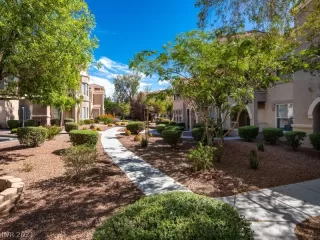 Photo #2: 2300184 Listing