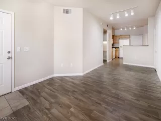 Photo #3: 2300184 Listing