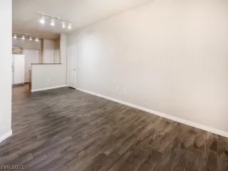 Photo #4: 2300184 Listing