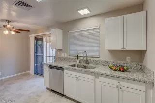 Photo #4: 2300190 Listing 