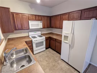 Photo #5: 2300194 Listing 