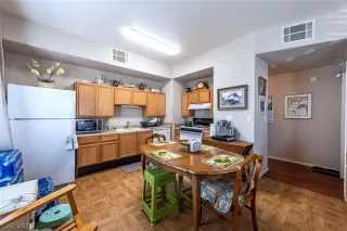 Photo #4: 2300262 Listing