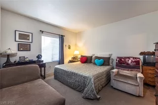 Photo #5: 2300262 Listing