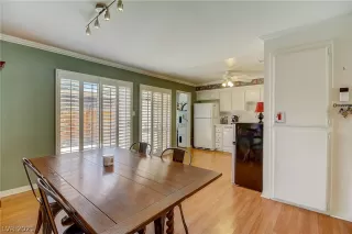 Photo #6: 2300303 Listing