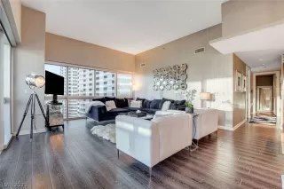 Photo #5: 2300317 Listing