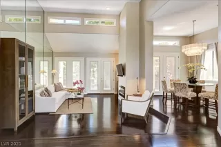 Photo #5: 2300333 Listing