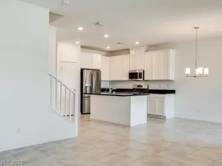 Photo #5: 2300354 Listing