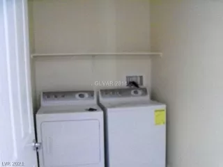 Photo #4: 2300374 Listing 