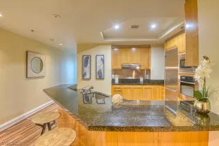 Photo #5: 2300390 Listing